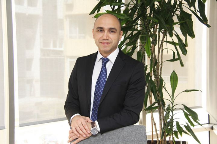 unibank-in-rehberlerinden-biri-nufuzlu-beynelxalq-mukafatin-finalcisi-olub